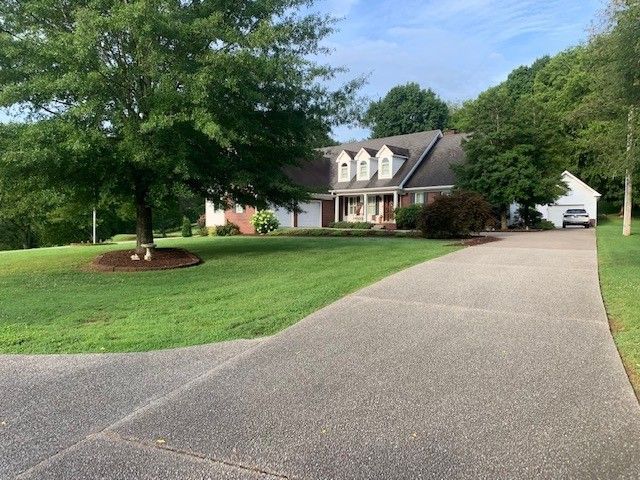 9 Hackberry Ln, Elmwood, TN 38560