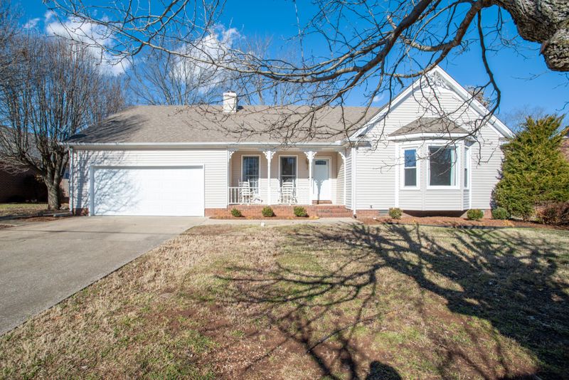 2414 Riverstone Dr, Murfreesboro, TN 37128