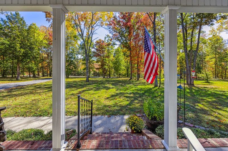 1075 Smiley Troutt Rd, Bethpage, TN 37022