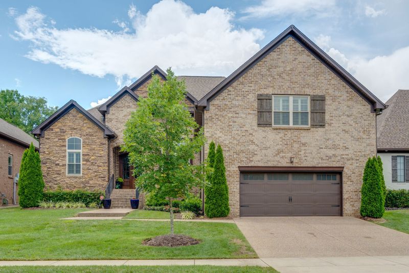 123 Stark Knob Rd, Hendersonville, TN 37075