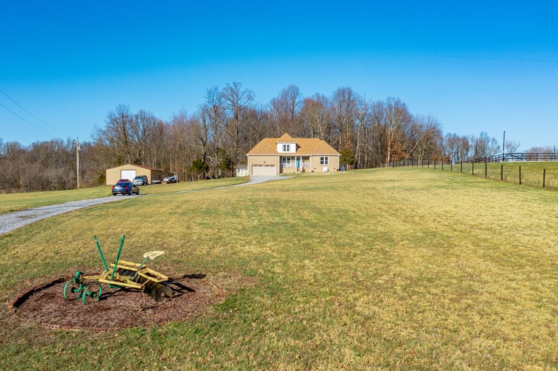 451 Paul Thompson Rd, Bethpage, TN 37022