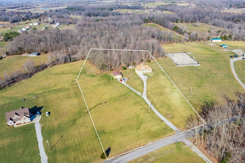451 Paul Thompson Rd, Bethpage, TN 37022