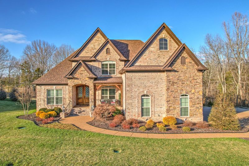 241 Laycrest Dr, Mount Juliet, TN 37122