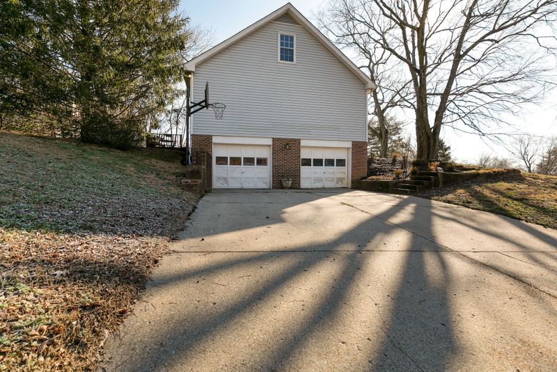 1105 Hickory Ridge Dr, Franklin, TN 37064