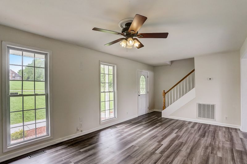 952 Eli Rd, Bon Aqua, TN 37025