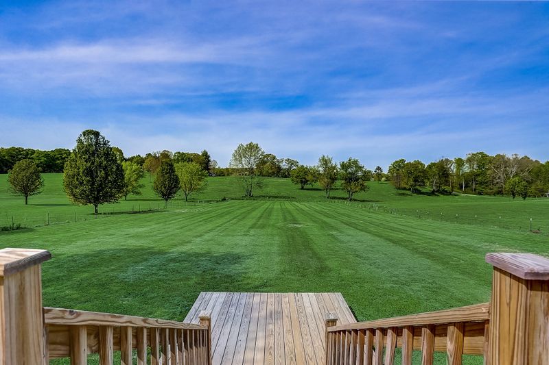 952 Eli Rd, Bon Aqua, TN 37025