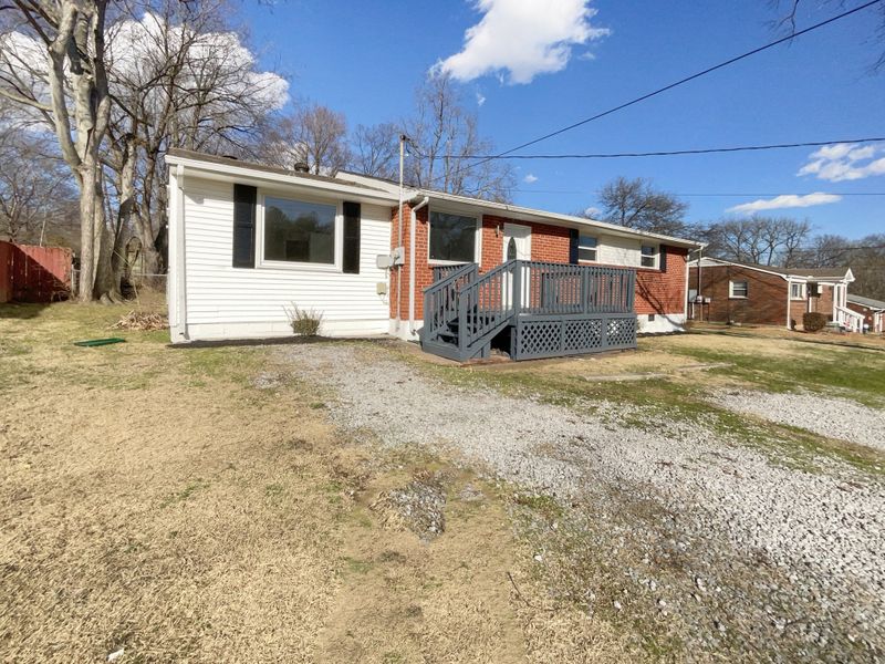 2922 Twin Lawn Dr, Nashville, TN 37214