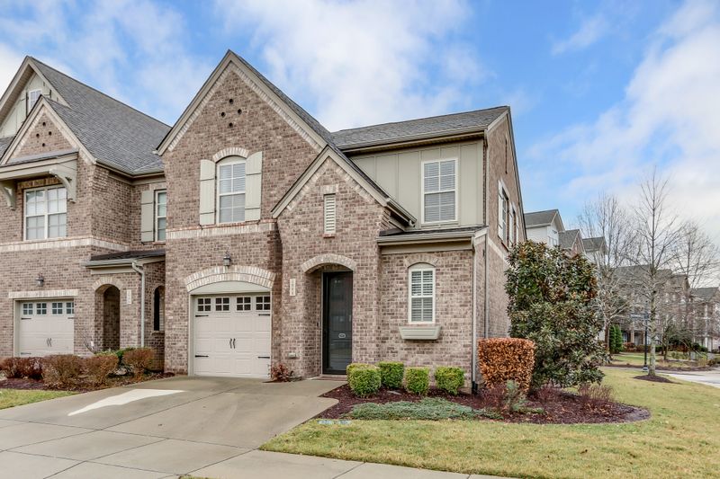 1998 Newark Ln, Thompsons Station, TN 37179
