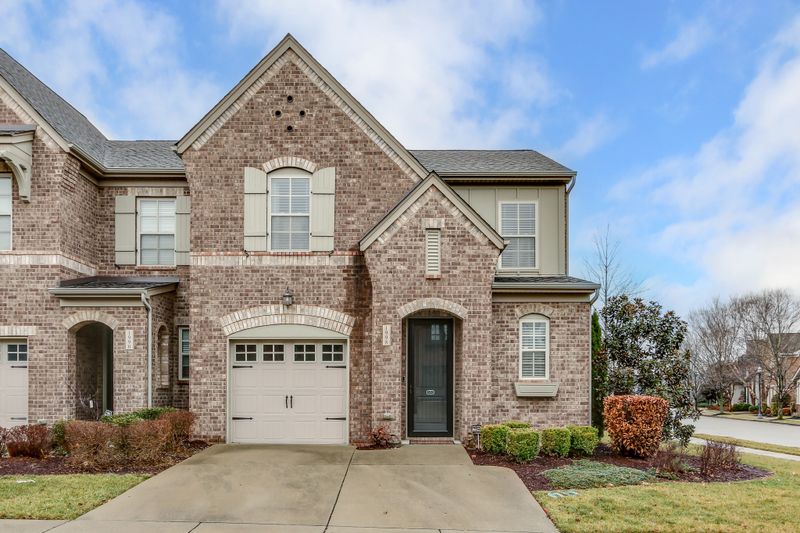 1998 Newark Ln, Thompsons Station, TN 37179