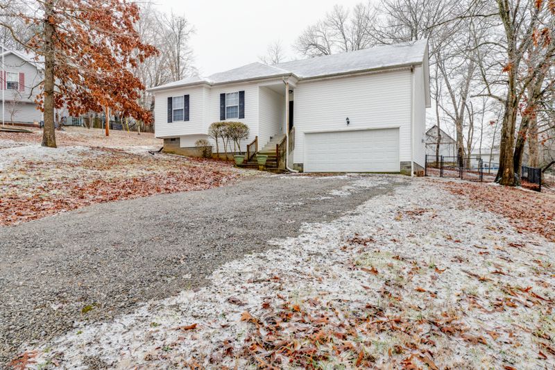 535 Leeza Loop, Dickson, TN 37055