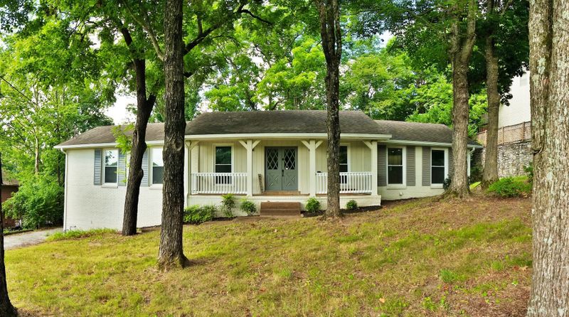 809 Stirrup Dr, Nashville, TN 37221