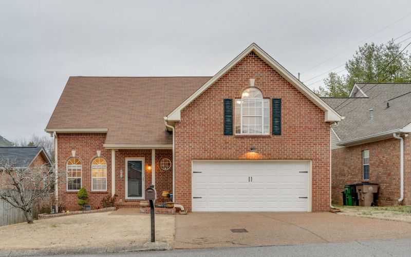 802 Brent Glen Pt, Nashville, TN 37211