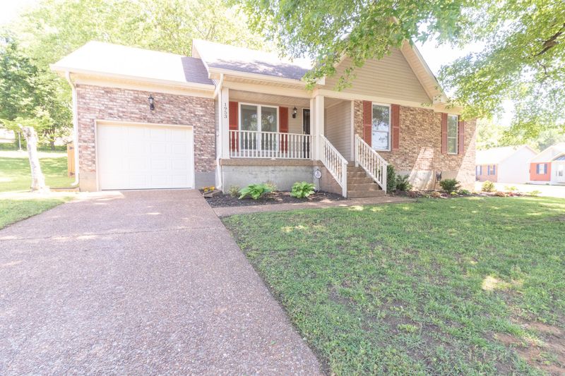 1953 Welsenboro Cir, Hermitage, TN 37076