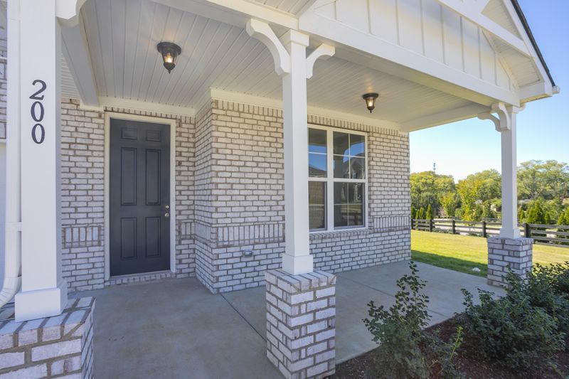 815 Cawthorn Ln, Mount Juliet, TN 37122