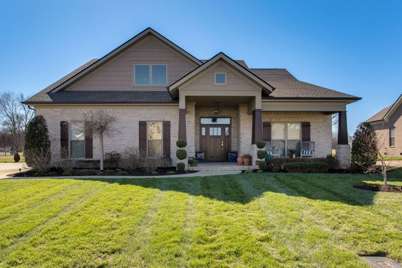 5716 Iverson Dr, Murfreesboro, TN 37127