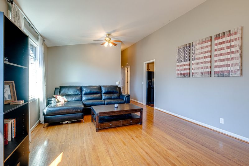 2406 Kimberly Dr, Nashville, TN 37214