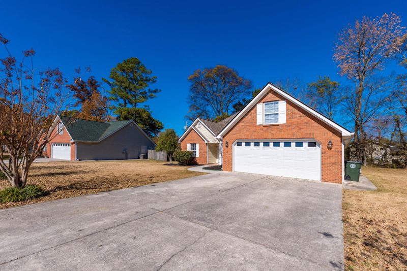 327 Century Station Dr, Rossville, GA 30741