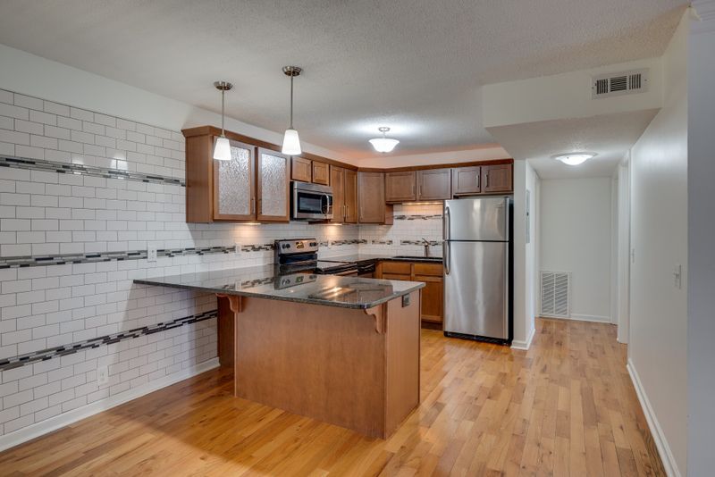 6680 Charlotte Pike #J1, Nashville, TN 37209