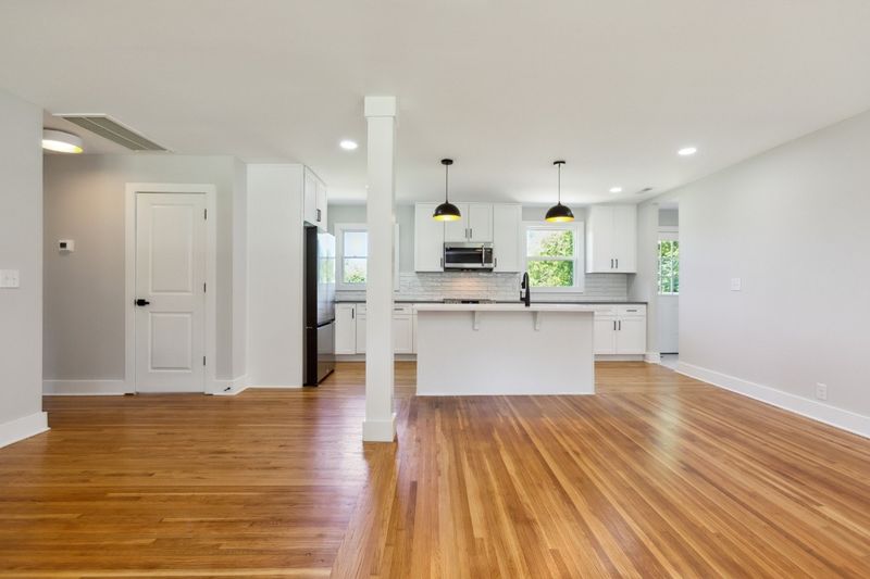 382 Ash Grove Dr, Nashville, TN 37211
