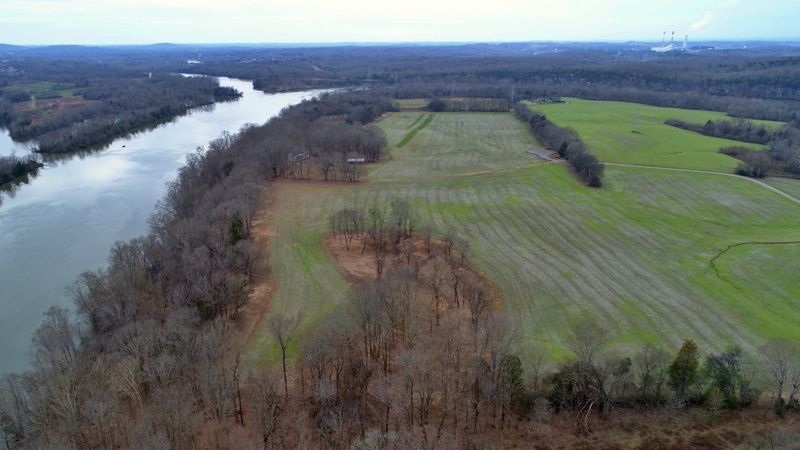 1099B E Robertson Rd, Castalian Springs, TN 37031