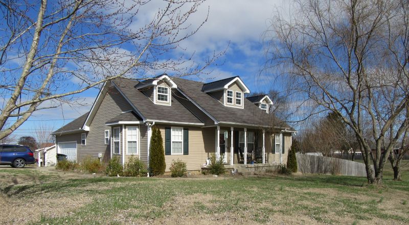 512 Fall Creek Dr, Murfreesboro, TN 37129