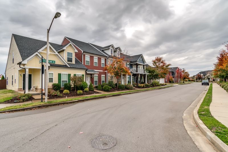 2826 Sterlingshire Dr W, Murfreesboro, TN 37128