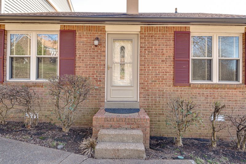 355 Huntington Ridge Dr, Nashville, TN 37211
