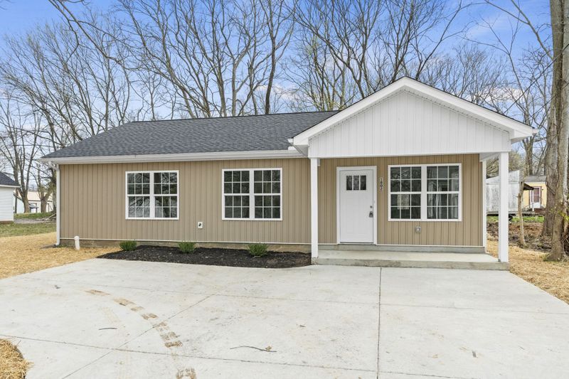 1802 Park St, Springfield, TN 37172