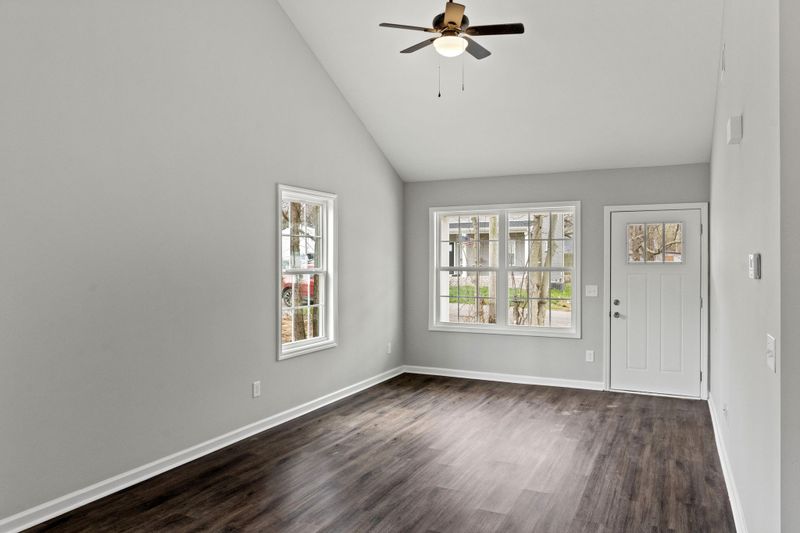1802 Park St, Springfield, TN 37172