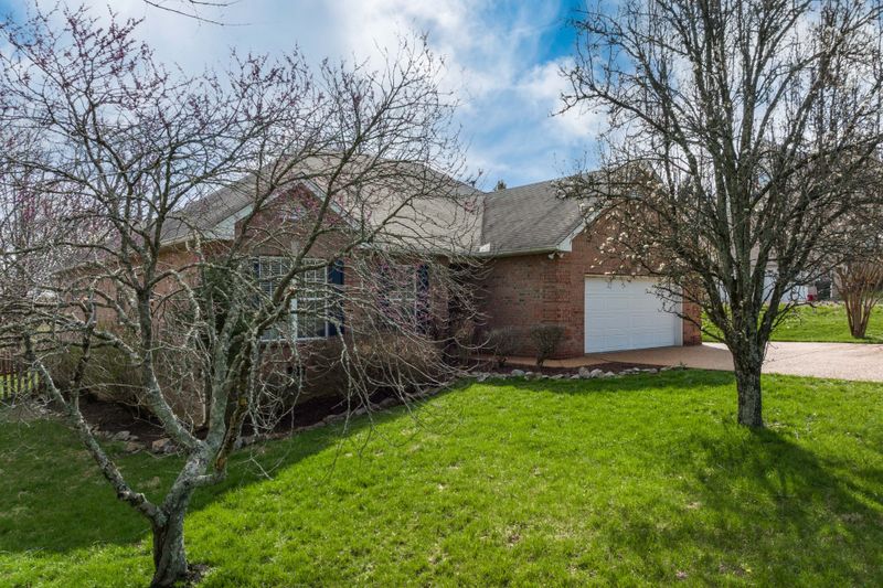 397 Woodlands Dr, Gallatin, TN 37066