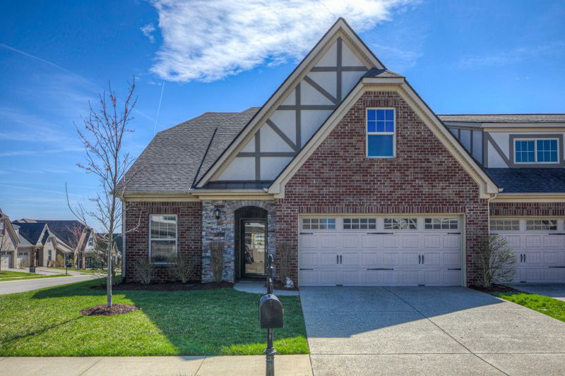 1384 Whispering Oaks Dr, Lebanon, TN 37090