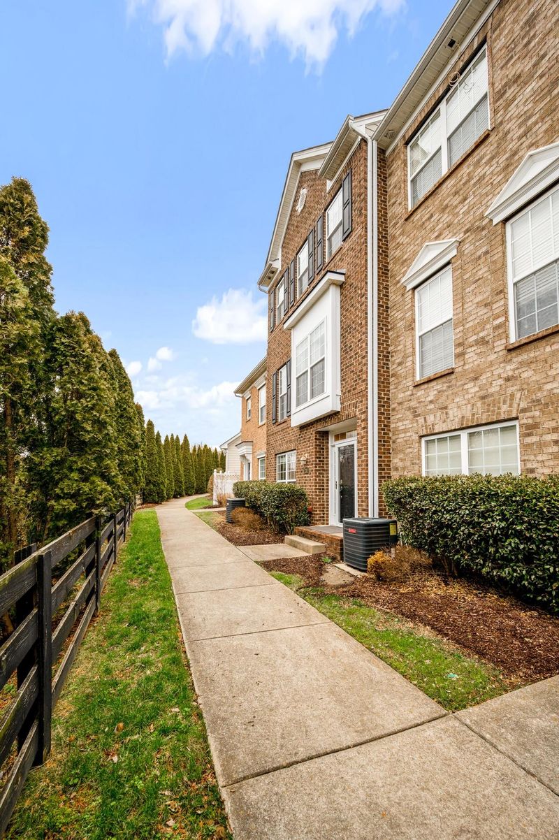 2730 Dracut Ln, Nashville, TN 37211