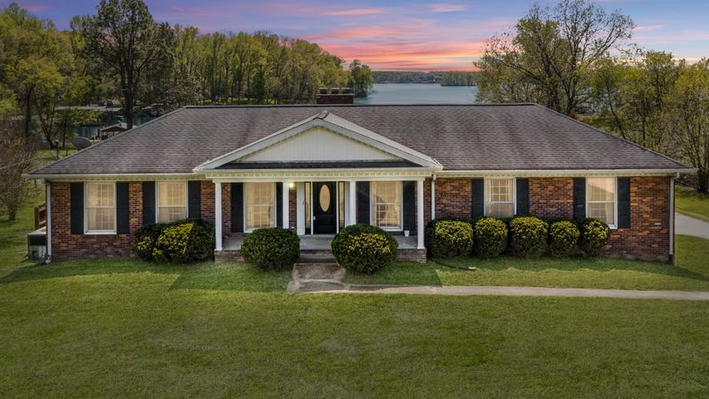 124 Meadow Lake Dr, Hendersonville, TN 37075