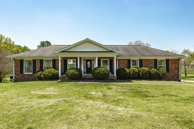 124 Meadow Lake Dr, Hendersonville, TN 37075