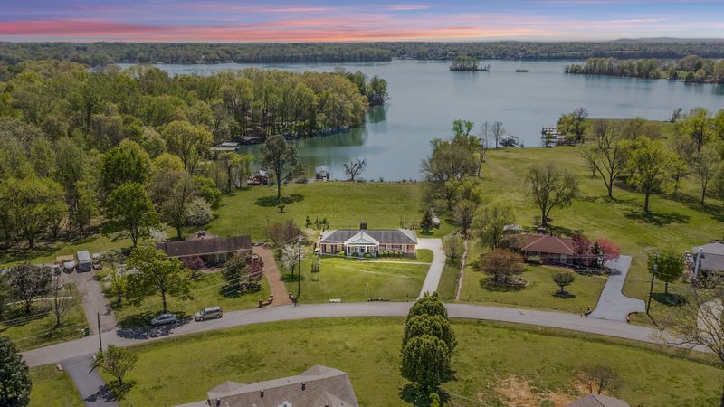 124 Meadow Lake Dr, Hendersonville, TN 37075