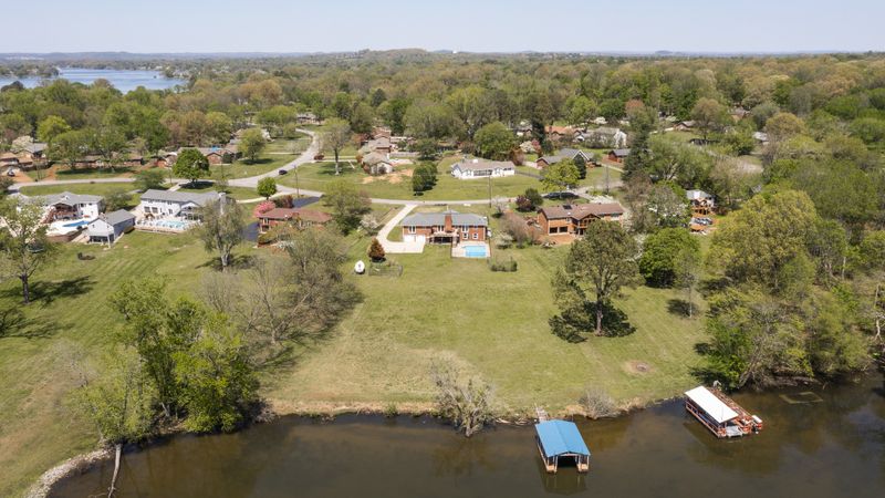 124 Meadow Lake Dr, Hendersonville, TN 37075