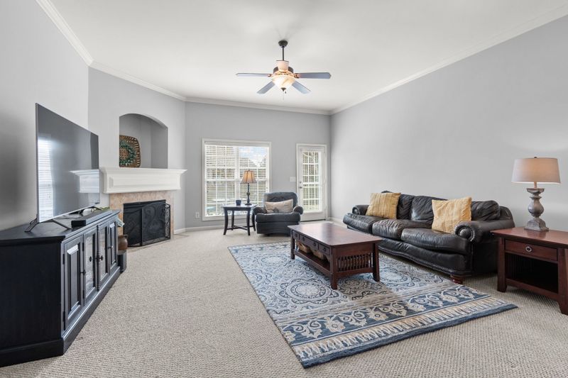 1087 Nealcrest Cir E, Spring Hill, TN 37174