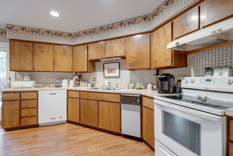 137 Hillsboro Pl, Nashville, TN 37215
