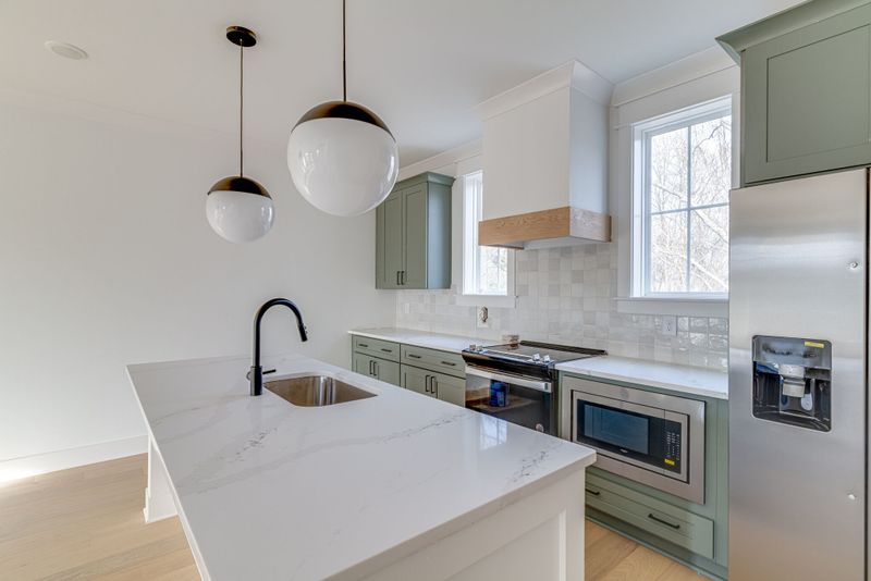 2029 Maple View Ln, Nashville, TN 37207