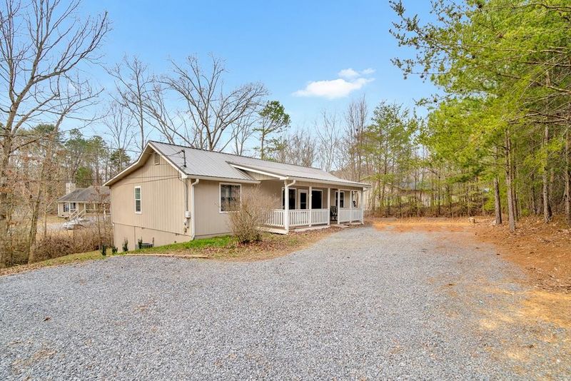 1691 Farley Dr, Tunnel Hill, GA 30755