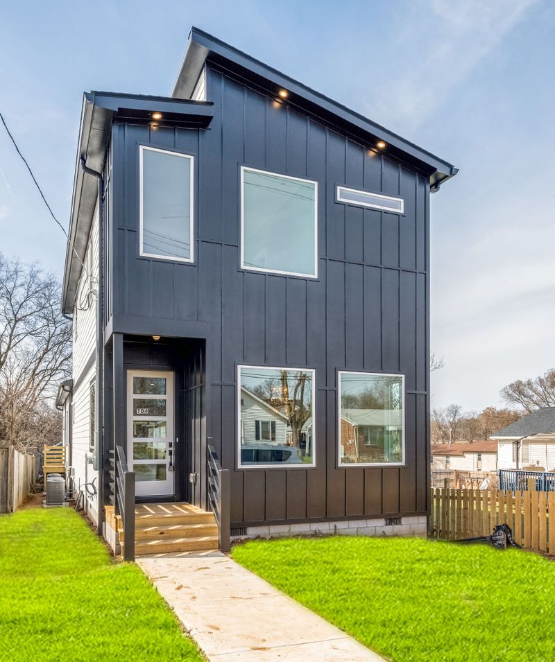 704 N 9th St, Nashville, TN 37206