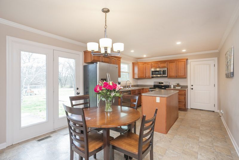 273 Southburn Dr, Hendersonville, TN 37075