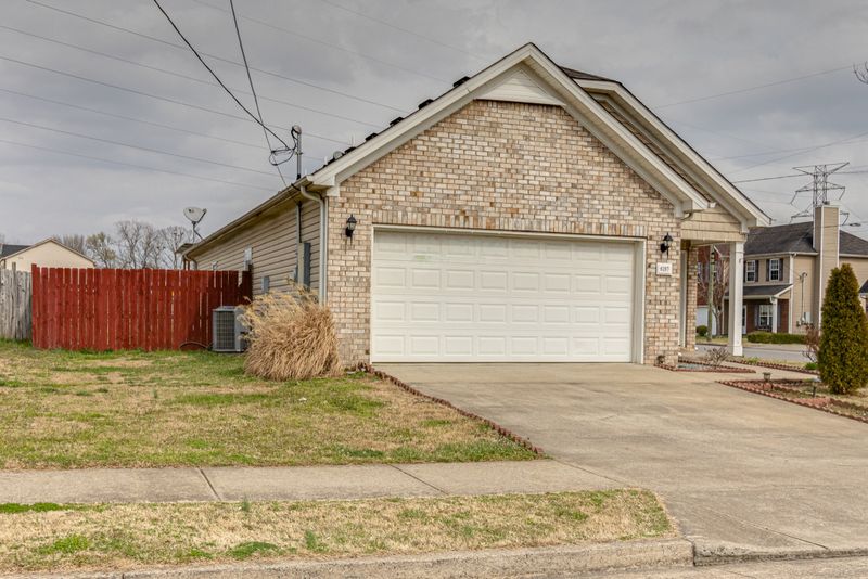 6197 Old Forest Rd, Antioch, TN 37013