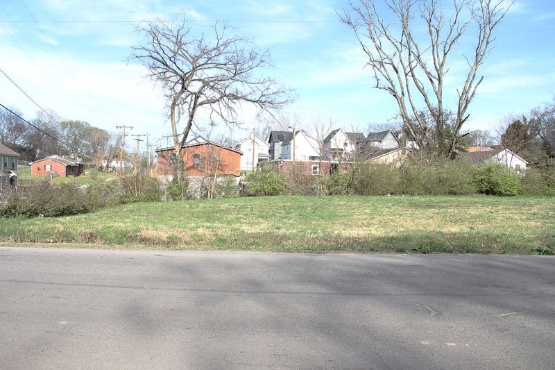 2144 18th Ave N, Nashville, TN 37208