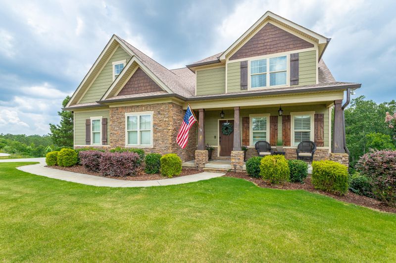 80 The Pointe Dr, Ringgold, GA 30736