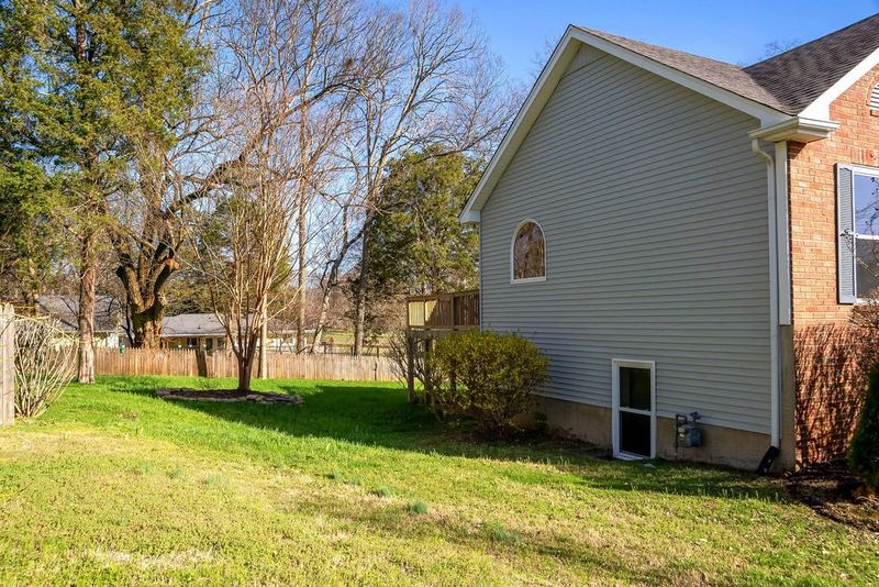 124 Harbortowne Dr, Hendersonville, TN 37075