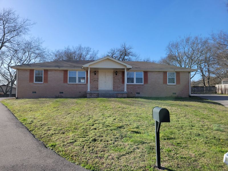 102 Susan Ct #A & B, Hendersonville, TN 37075