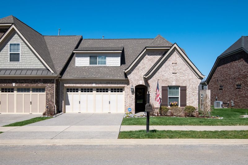 954 Cherry Grove Dr, Hendersonville, TN 37075