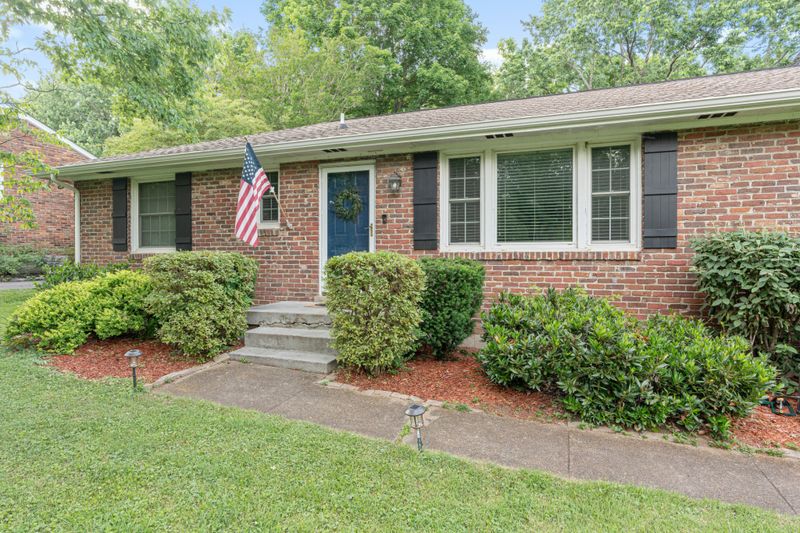 520 Rochelle Dr, Nashville, TN 37220