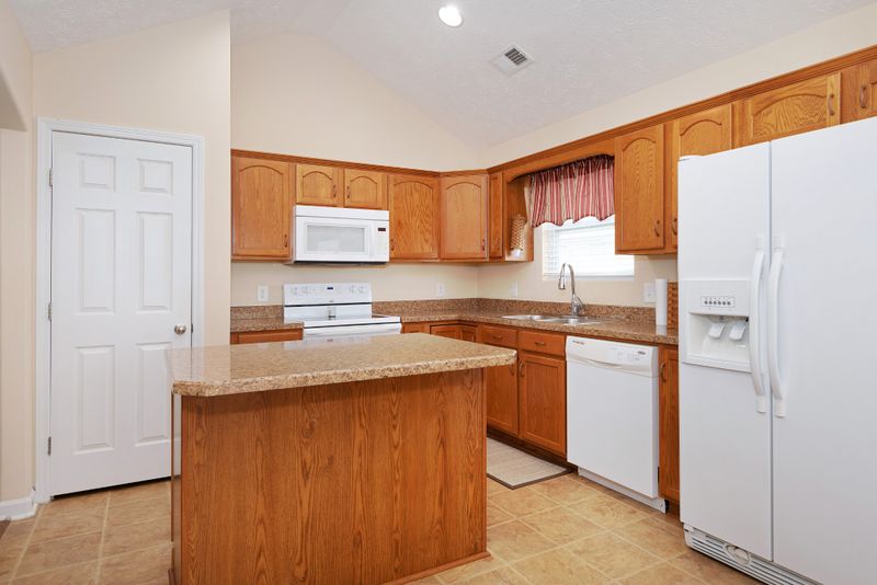 1484 Woodside Dr, Lebanon, TN 37087
